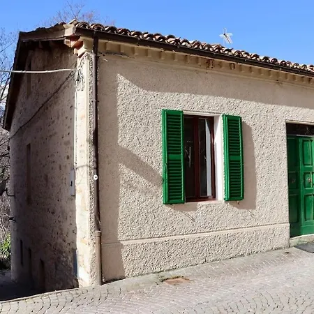 Casa Lola Nel Centro Storico Di Bolognola * Pintura di Bolognola