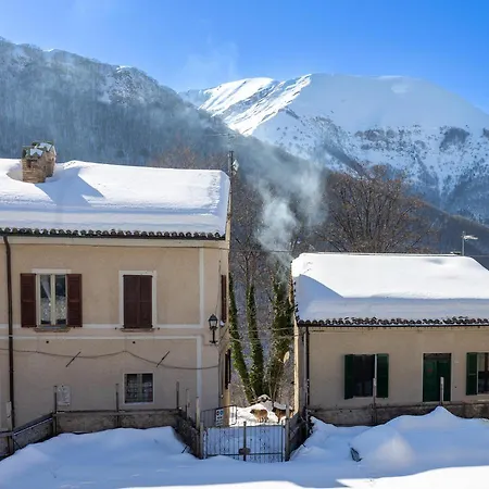 Casa Lola Nel Centro Storico Di Bolognola *