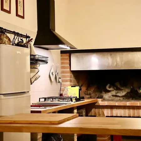Casa Lola Nel Centro Storico Di Bolognola Prázdninový dům Pintura di Bolognola